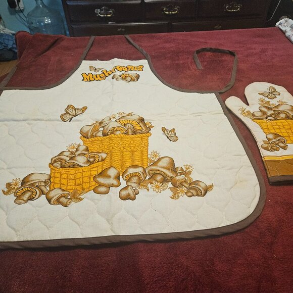 vintage 1970 quilted apron mushroom design includes potholder with same design - Picture 1 of 7